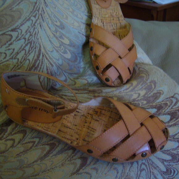 BareTraps - Picture 3 of 3